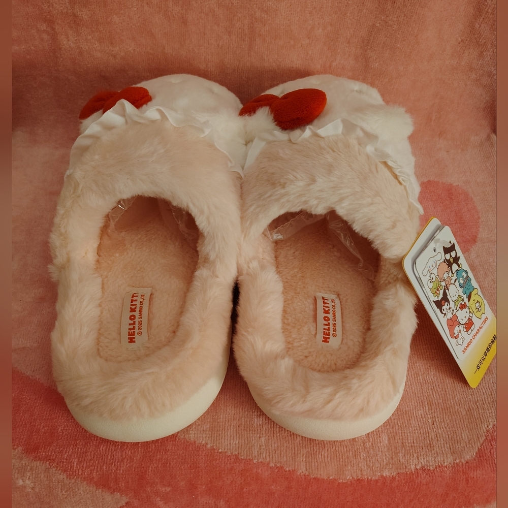 EXCLUSIVE NEW RELEASE- Hello Kitty Officially Licensed Slippers - US Size 8-9 - Picture 7 of 9